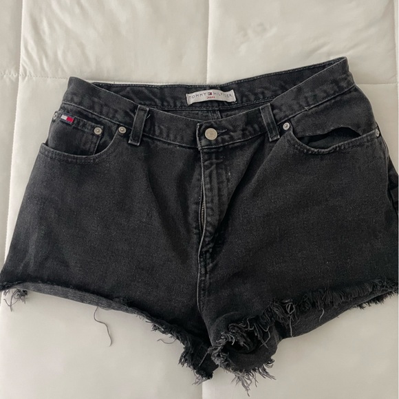 TOMMY HILFIGER SHORTS - Picture 2 of 2